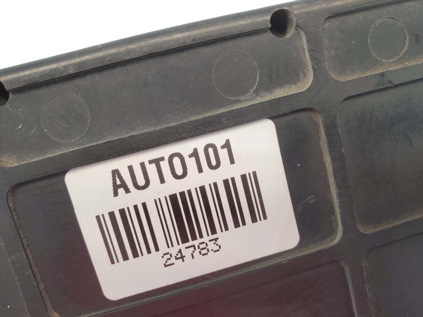 04 MITSUBISHI ENDEAVOR Engine Control Module ECM Computer MN132653