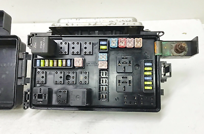 06-07 Dodge Charger Integrated Power Fuse Box Relay Module 04692031AM
