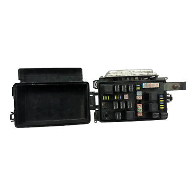 05 C-300 FUSE BOX MAIN PANEL ENGINE BODY CONTROL MODULE P05087166AI