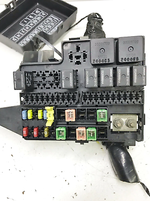 05 Dodge Neon Junction Fuse Box 05084500AB OEM