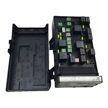 05 06 07 Town & Country, Caravan IPM Fuse & Relay Center Box 05144507AE