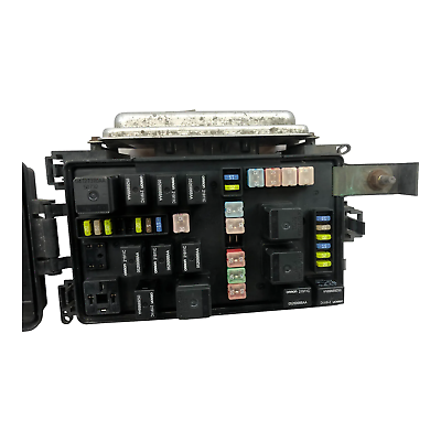 05 C-300 FUSE BOX MAIN PANEL ENGINE BODY CONTROL MODULE P05087166AI