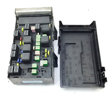 03-05 Dodge Caravan Power Module Fuse Box Relay Control Unit 05144506AE