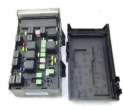 03-05 Dodge Caravan Power Module Fuse Box Relay Control Unit 05144506AE