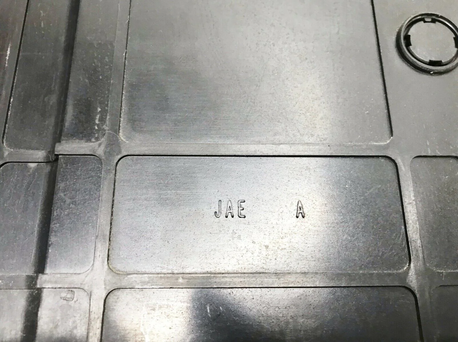 04 MITSUBISHI ENDEAVOR Engine Control Module ECM Computer MN132653