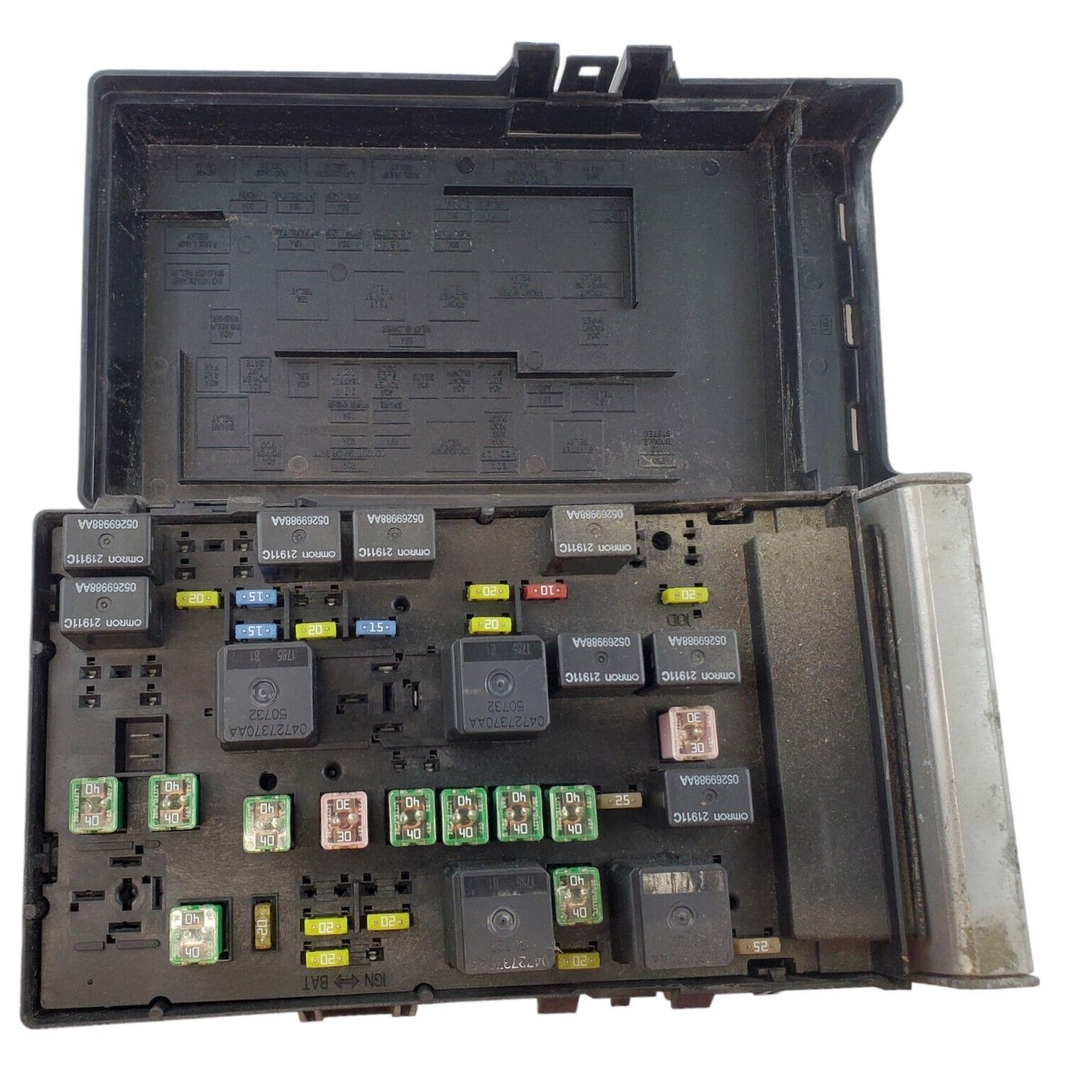 01-07 Dodge Caravan 3.3L A/T Fuse Box Relay Unit 05144507AD