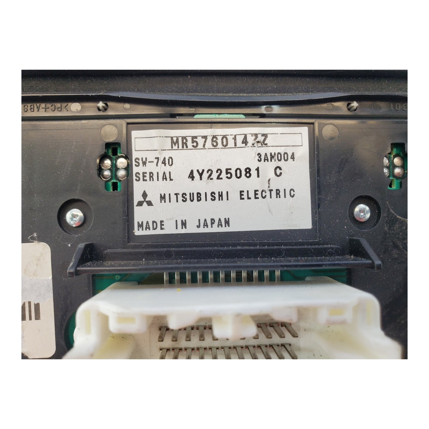 05 MITSUBISHI ENDEAVOR AUDIO RADIO RECEIVER FACE PALTE 1 CD MR576014ZZ