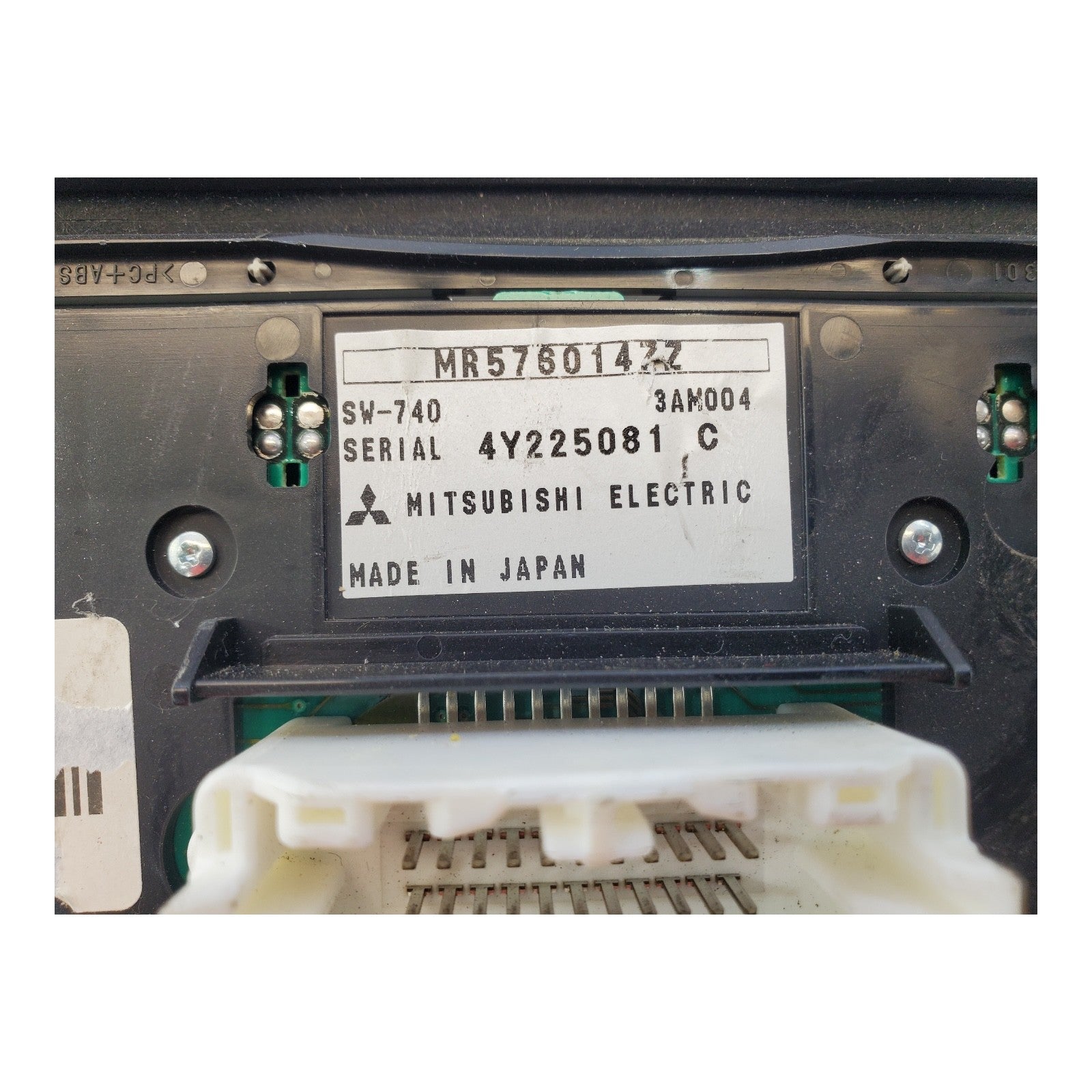 05 MITSUBISHI ENDEAVOR AUDIO RADIO RECEIVER FACE PALTE 1 CD MR576014ZZ