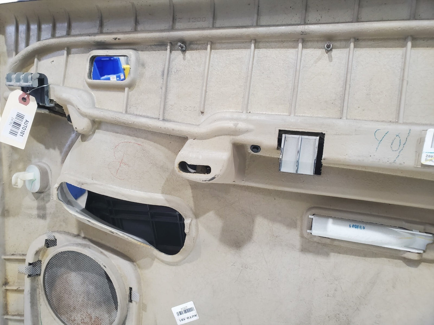 03-07 Cadillac Escalade Chevrolet GMC  Rear Left Power Door Panel 15192994