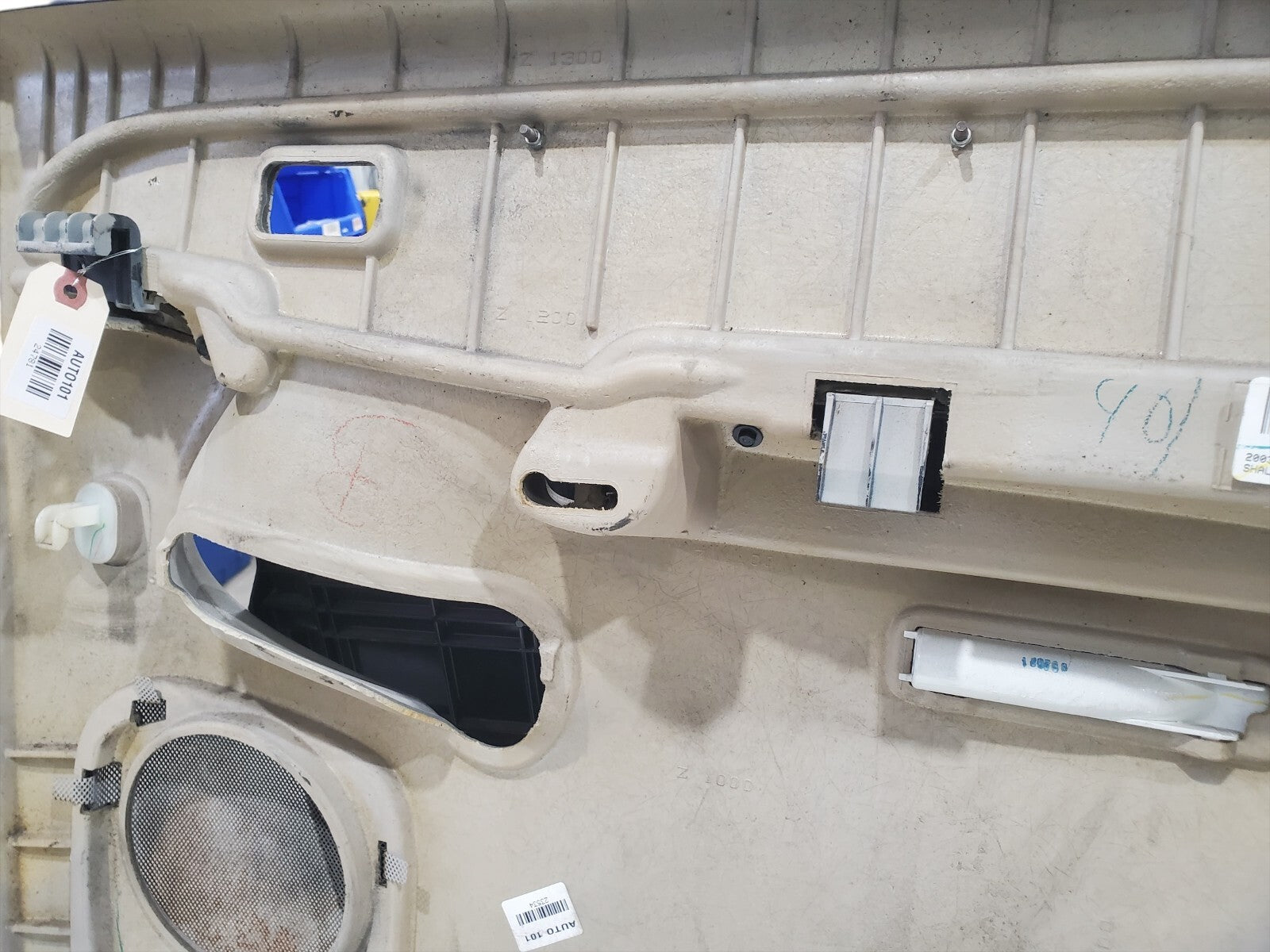 03-07 Cadillac Escalade Chevrolet GMC  Rear Left Power Door Panel 15192994