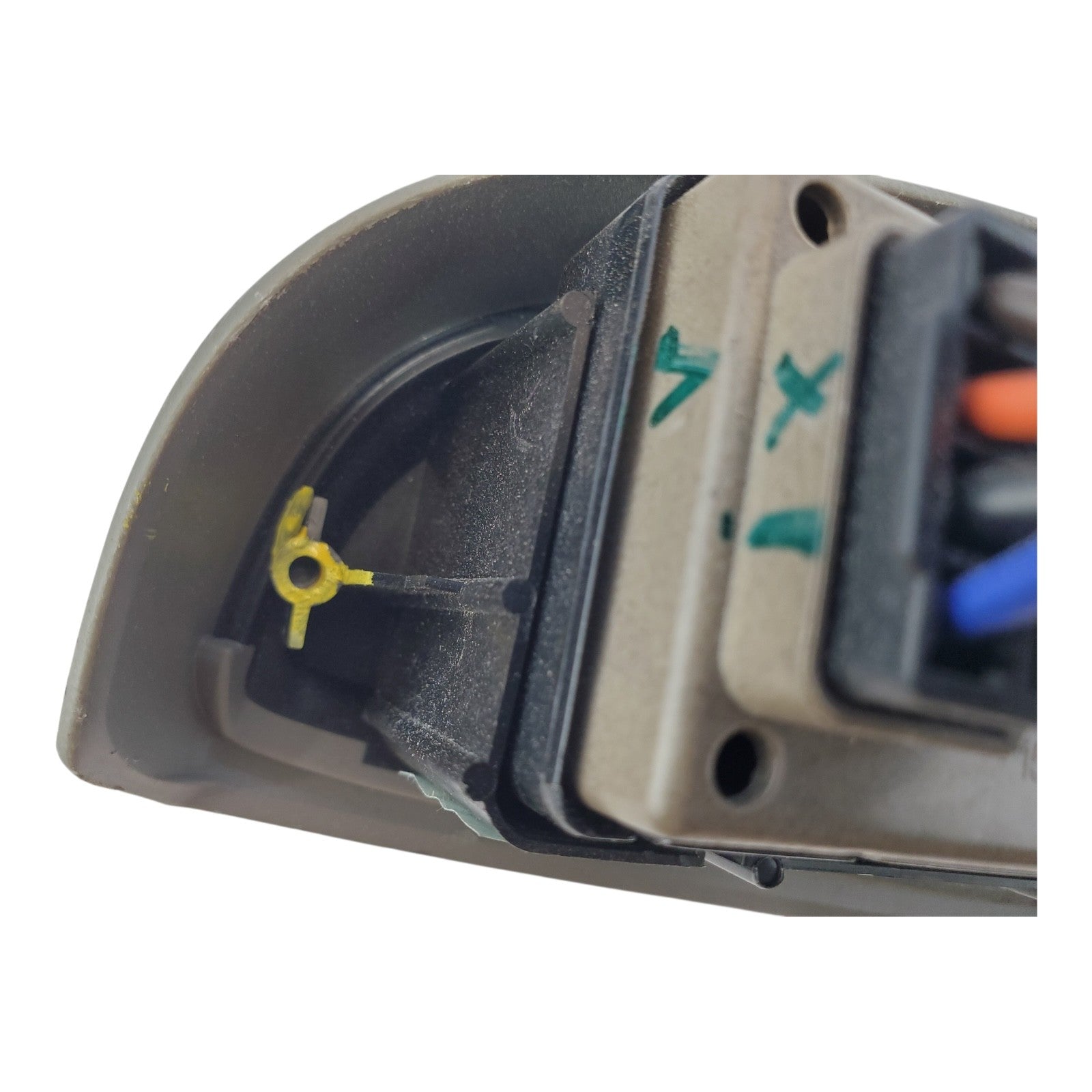03-06 Denali Escalade Tahoe Yukon Passenger Switch Window Bezel 21997591 WB53
