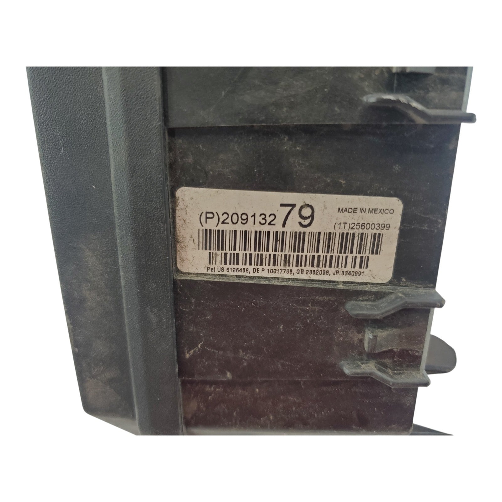 2011 CHEVY TRAVERSE Engine Fuse Box  20913279