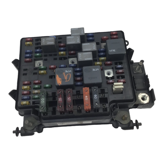 ✅ 00-03 Chevrolet Silverado Fuse Junction Box OEM 12193647K