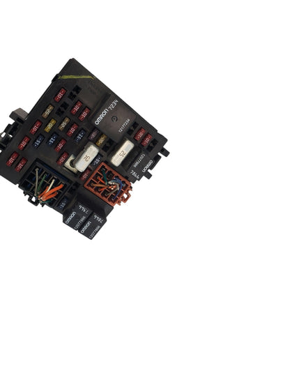 99-06 Chevy Silverado GMC Sierra Suburban Fuse Relay Box 15770992-01