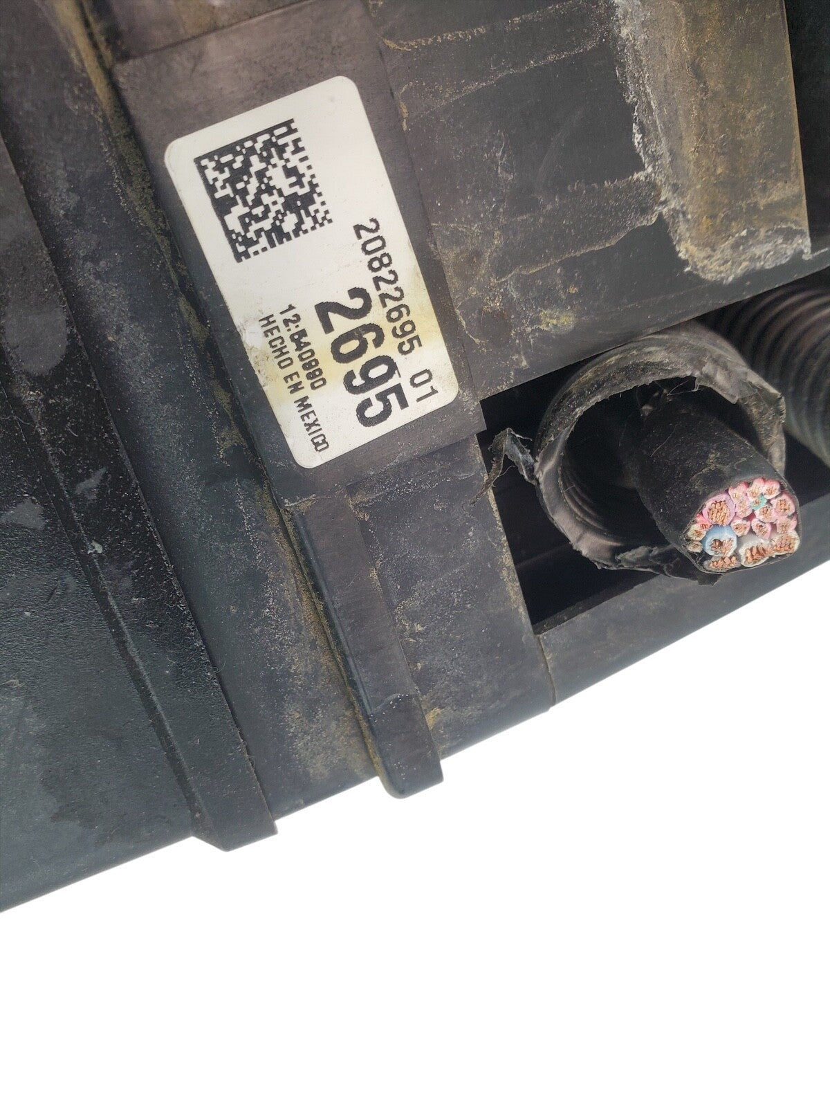 ✅2010 - 2012 Chevy Malibu Body Control (BCM) 2.4L AT (RH center dash) (20822695)