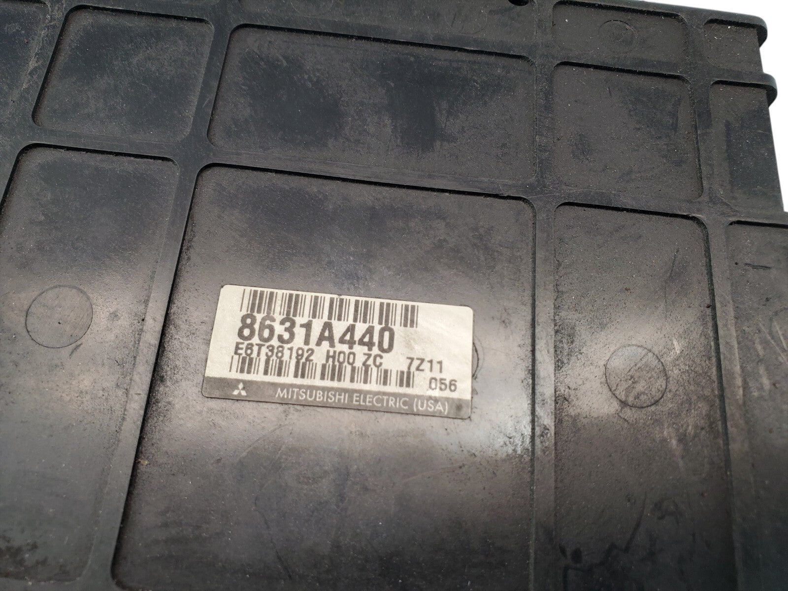08 Mitsubishi Endeavor 4WD ECU ECM engine control module 8631A440 OEM