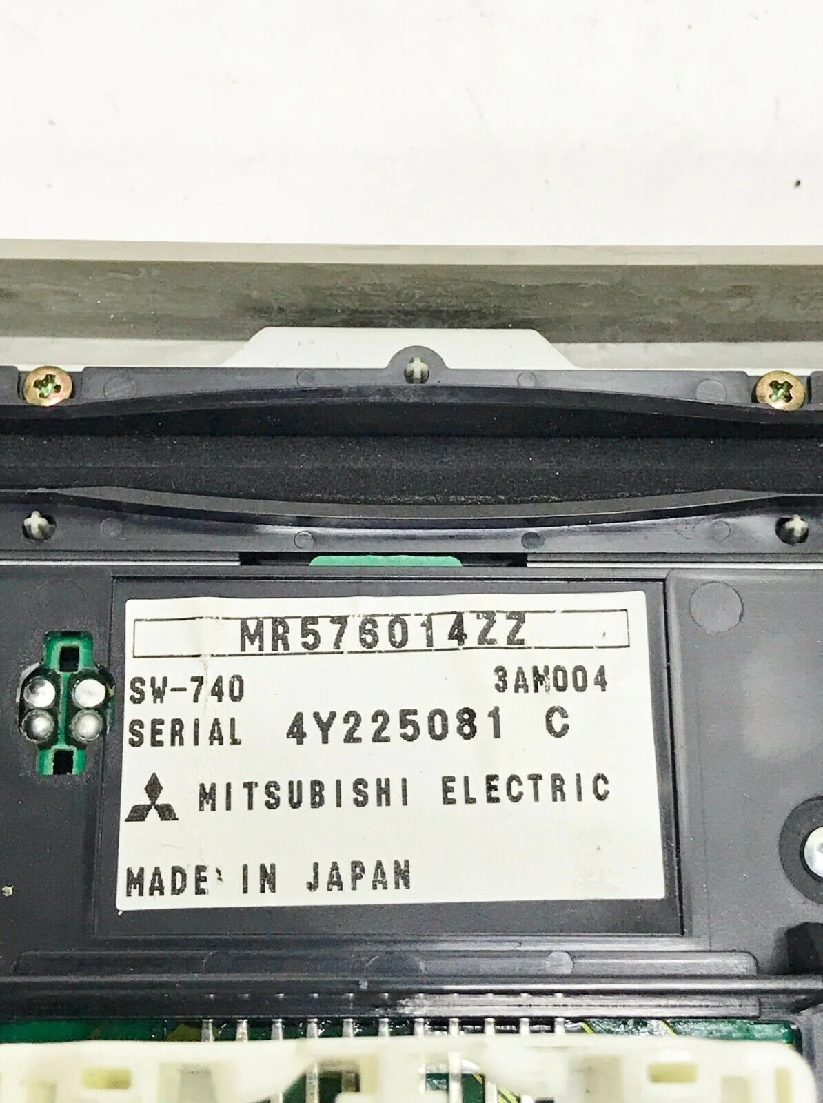 2004- 2005 Mitsubishi Endeavor CD Audio Radio Control Faceplate MR576014ZZ