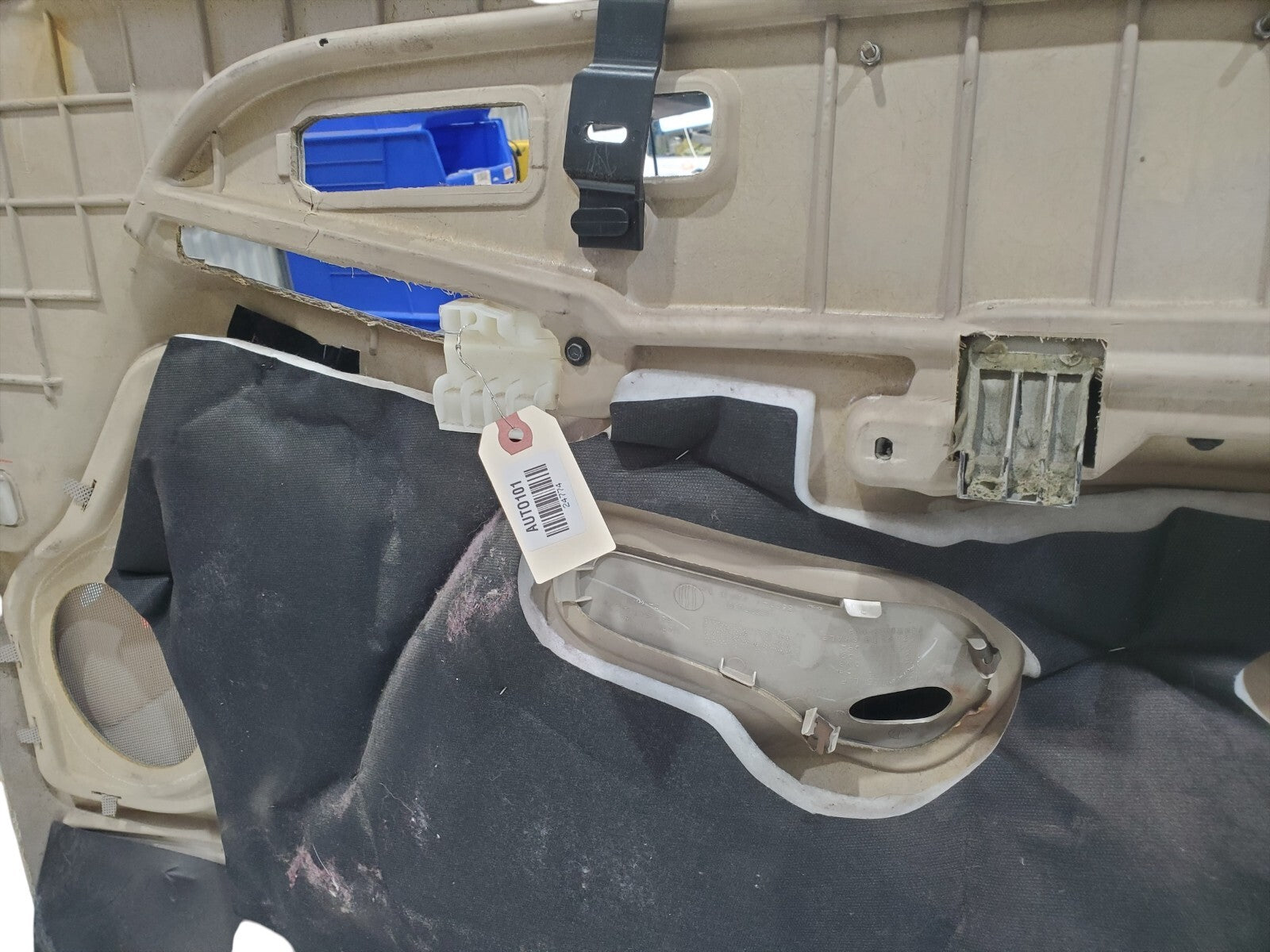 03-07 Cadillac Escalade Chevy GMC Set of Front Power Door OEM 15199464