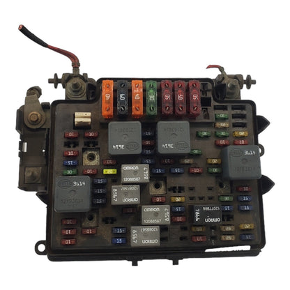 99-02 GMC suburban 5.3 2WD Tahoe Fuse Relay Box 12193645-09 Module