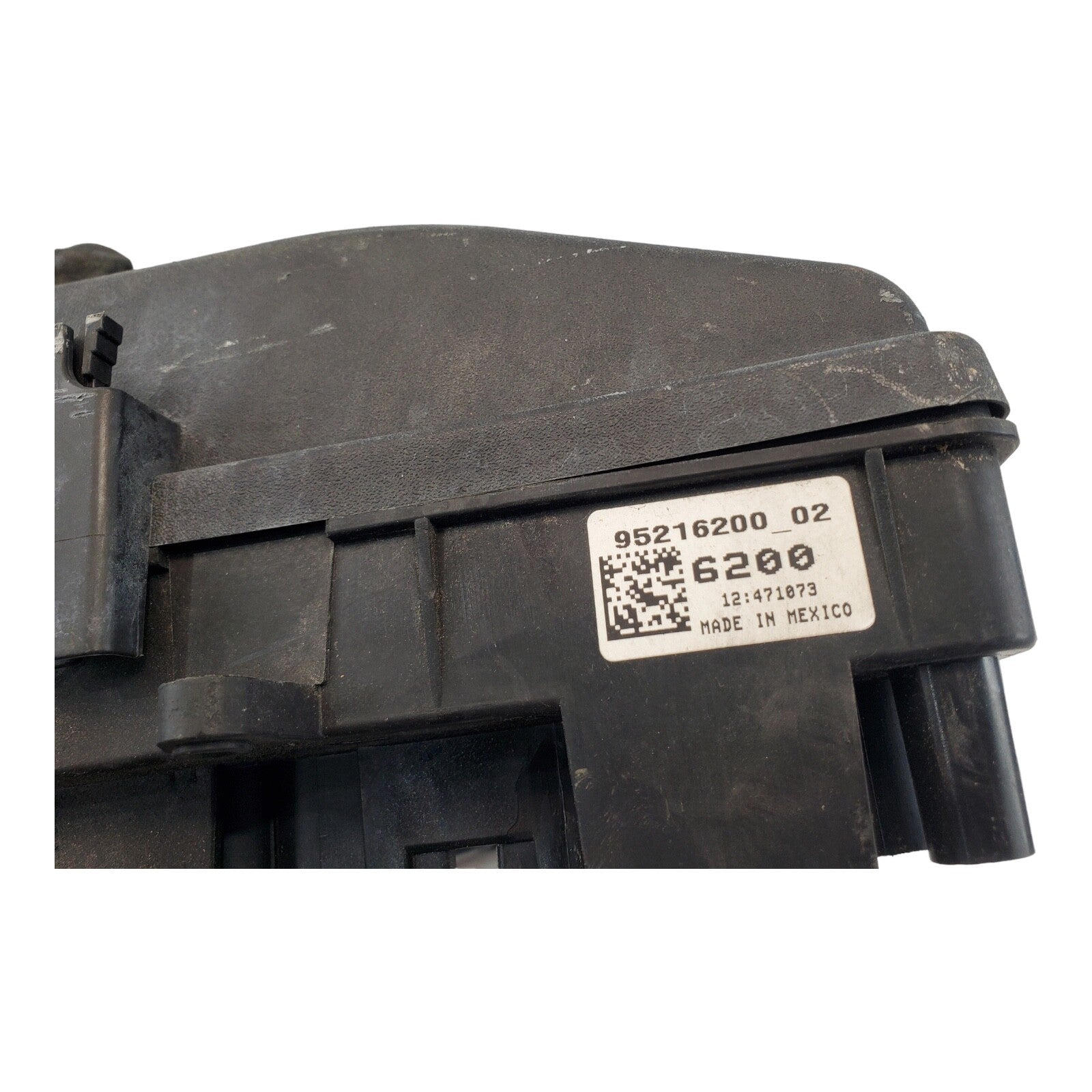 95216200-02 Chevy 2012-14 Cruze Fuse Box Relay Front Engine Bay OEM