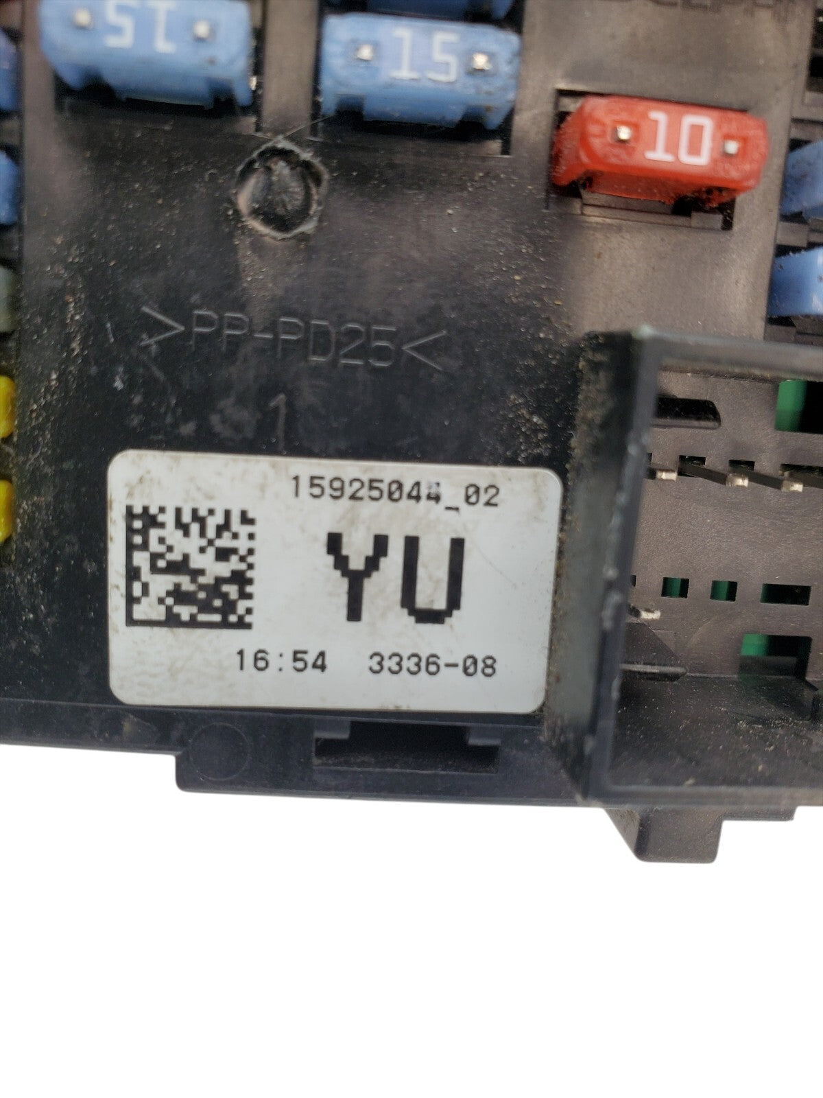 07 GMC Yukon XL FUSE RELAY BOX 15925044-02 OEM