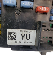 07 GMC Yukon XL FUSE RELAY BOX 15925044-02 OEM