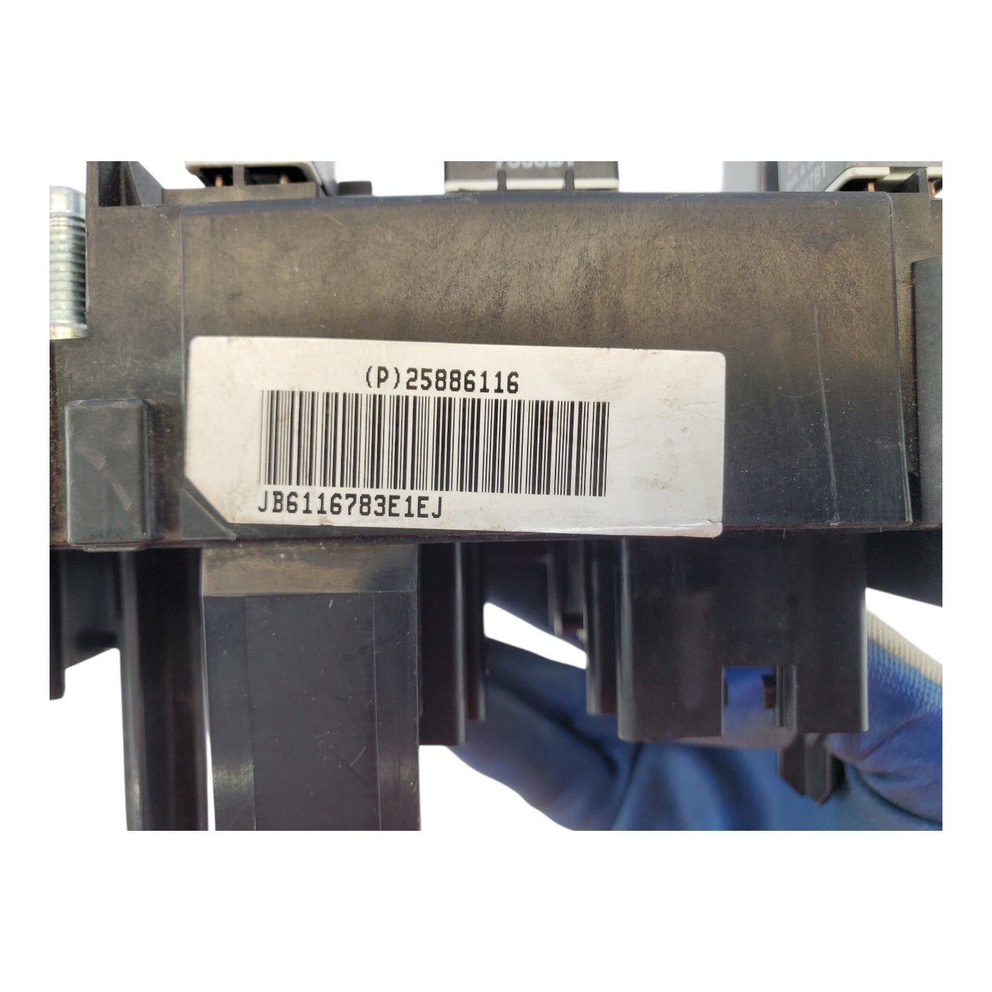 2008 CHEVROLET EQUINOX ENGINE FUSE BOX Bracket ~  25886116