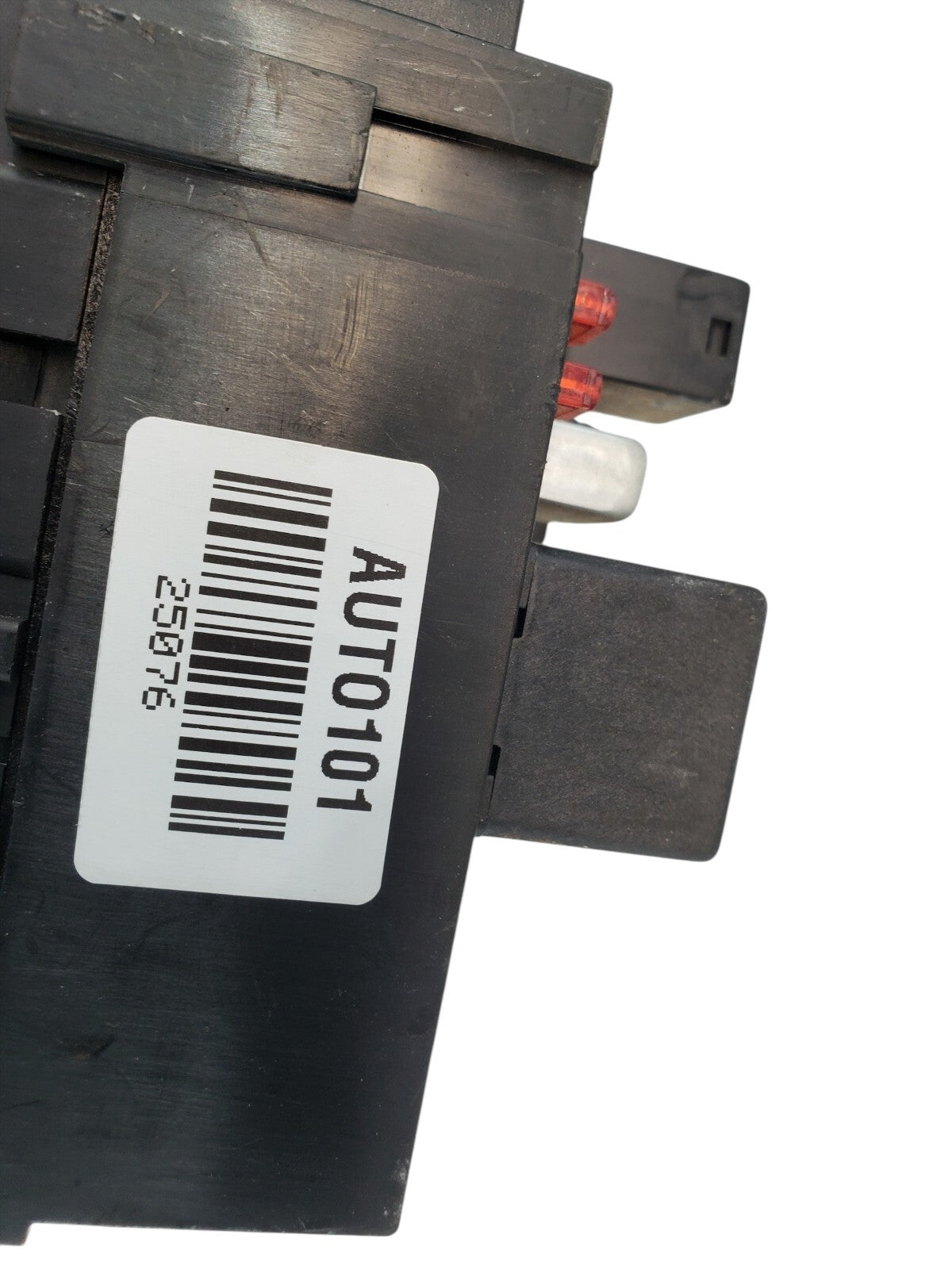 99-06 Chevy Silverado GMC Sierra Suburban Fuse Relay Box 15770992-01