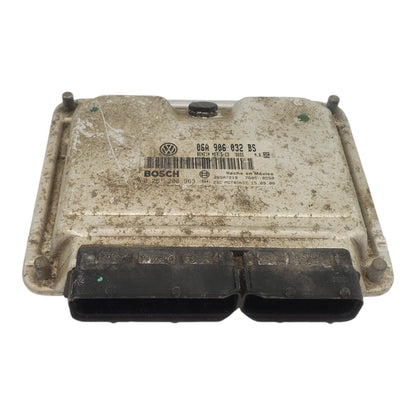 01 VOLKSWAGEN BEETLE Engine Control Module 06A 906 032 BS