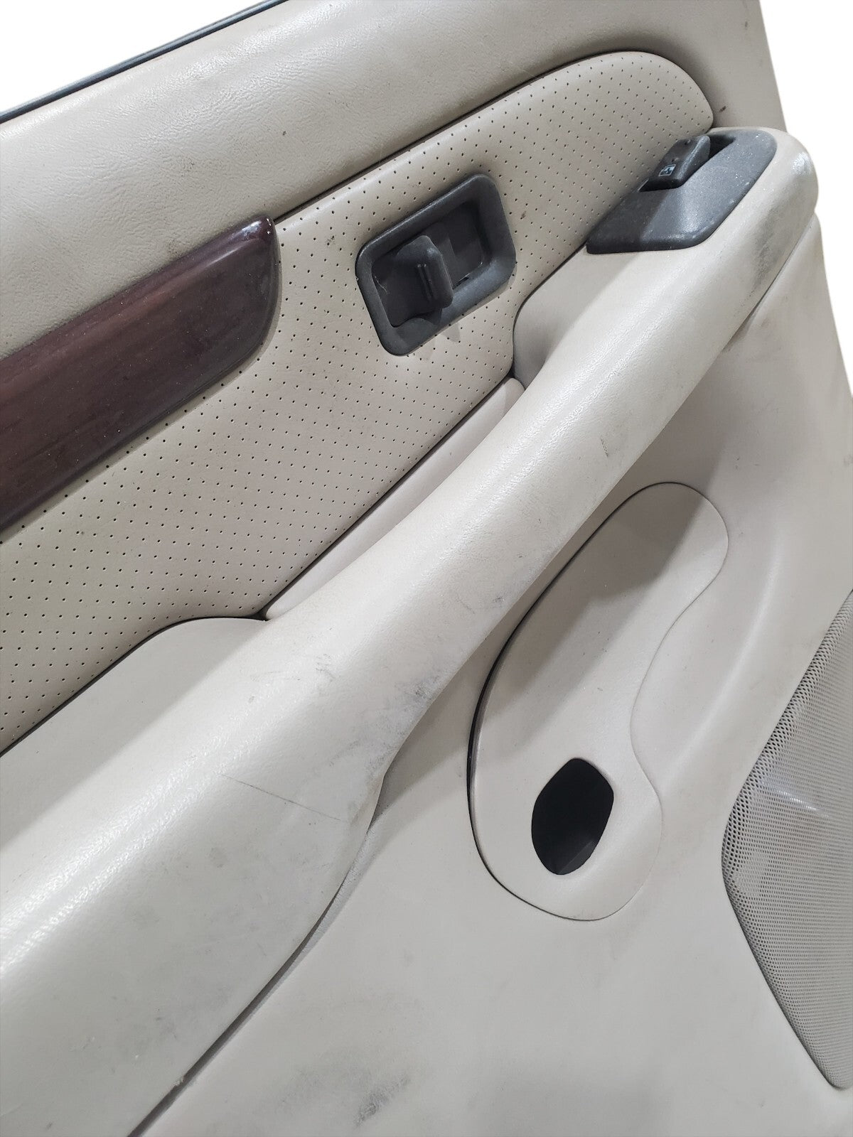 03-07 Cadillac Escalade Chevrolet GMC Rear left Power Door Panel 15192994