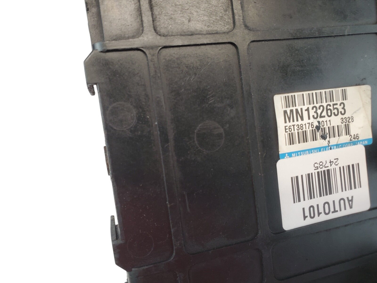 04 MITSUBISHI ENDEAVOR Engine Control Module ECM Computer MN132653