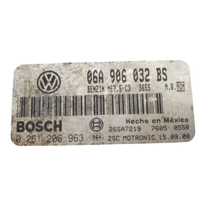 01 VOLKSWAGEN BEETLE Engine Control Module 06A 906 032 BS