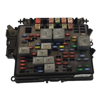 04 Siverado 5.3 Suburban Tahoe Fuse Box Relay p/n 15201928-02