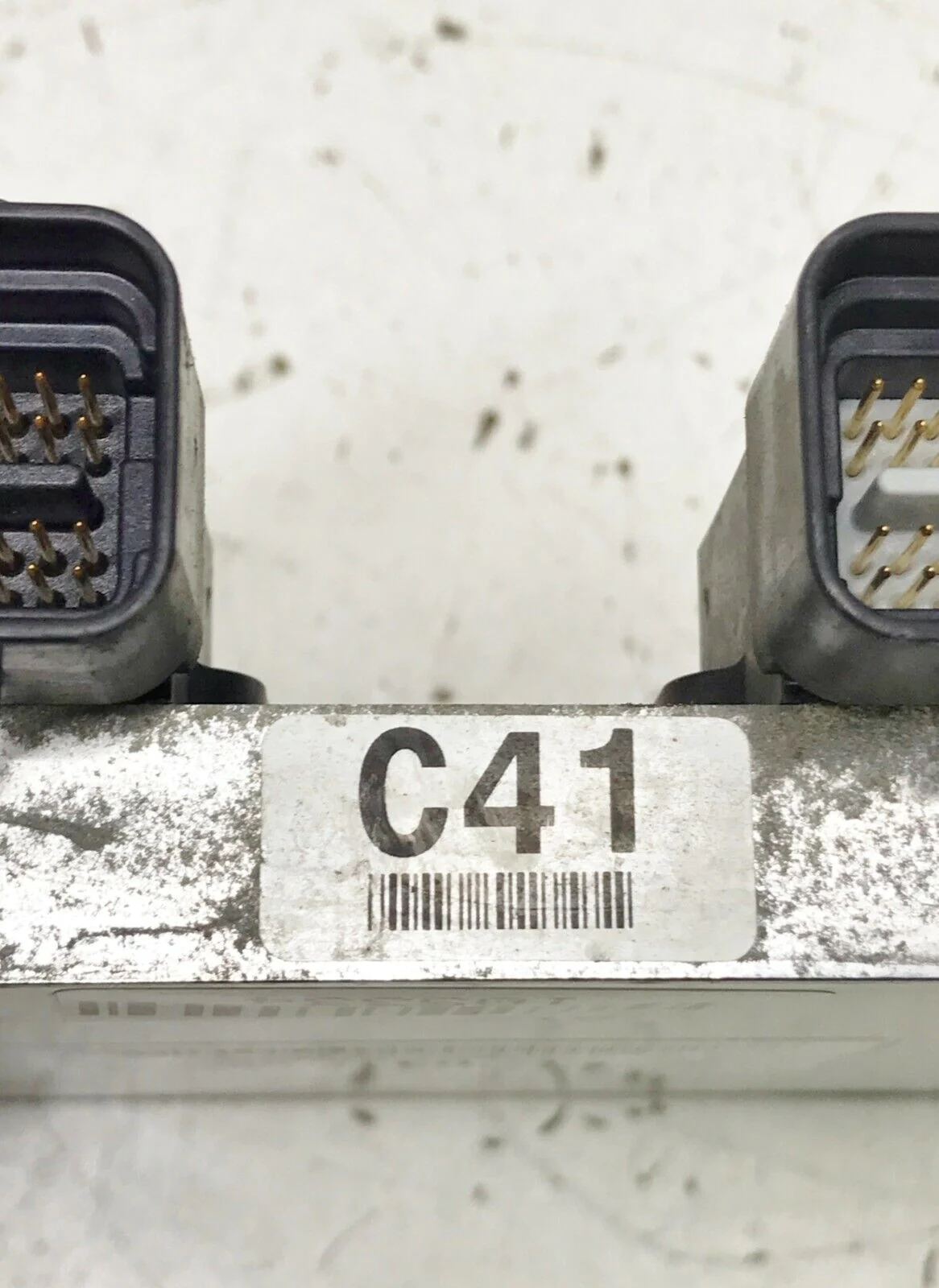 2006-2007 Kia Sedona or Entourage ECM ECU computer 39110-3C410