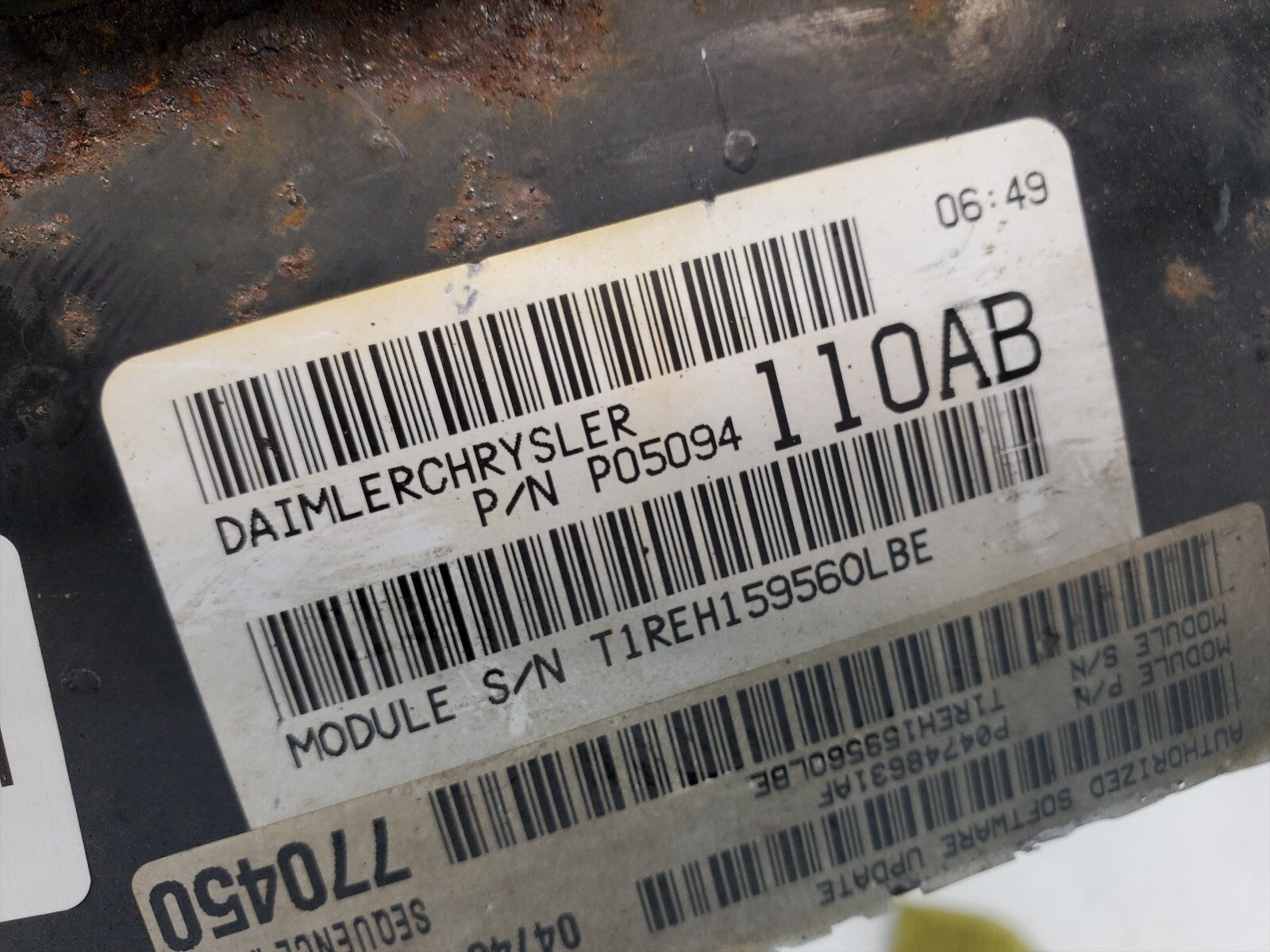 05 Chrysler Town & Country 3.8L Engine Control Unit ECU 05094110AB