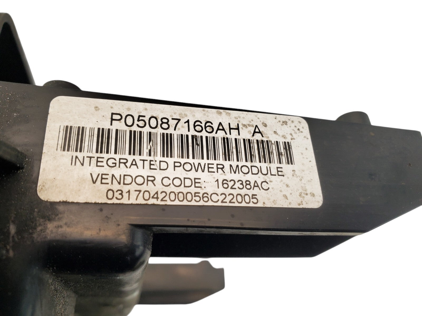 2005 Dodge Chrysler 300 FCM Module Fuse Box P05087166AH