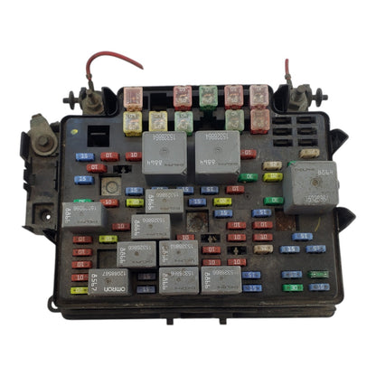 15201930-02 03 04 05 06 Suburban Yukon Engine Fuse Relay Box Junction Block OEM