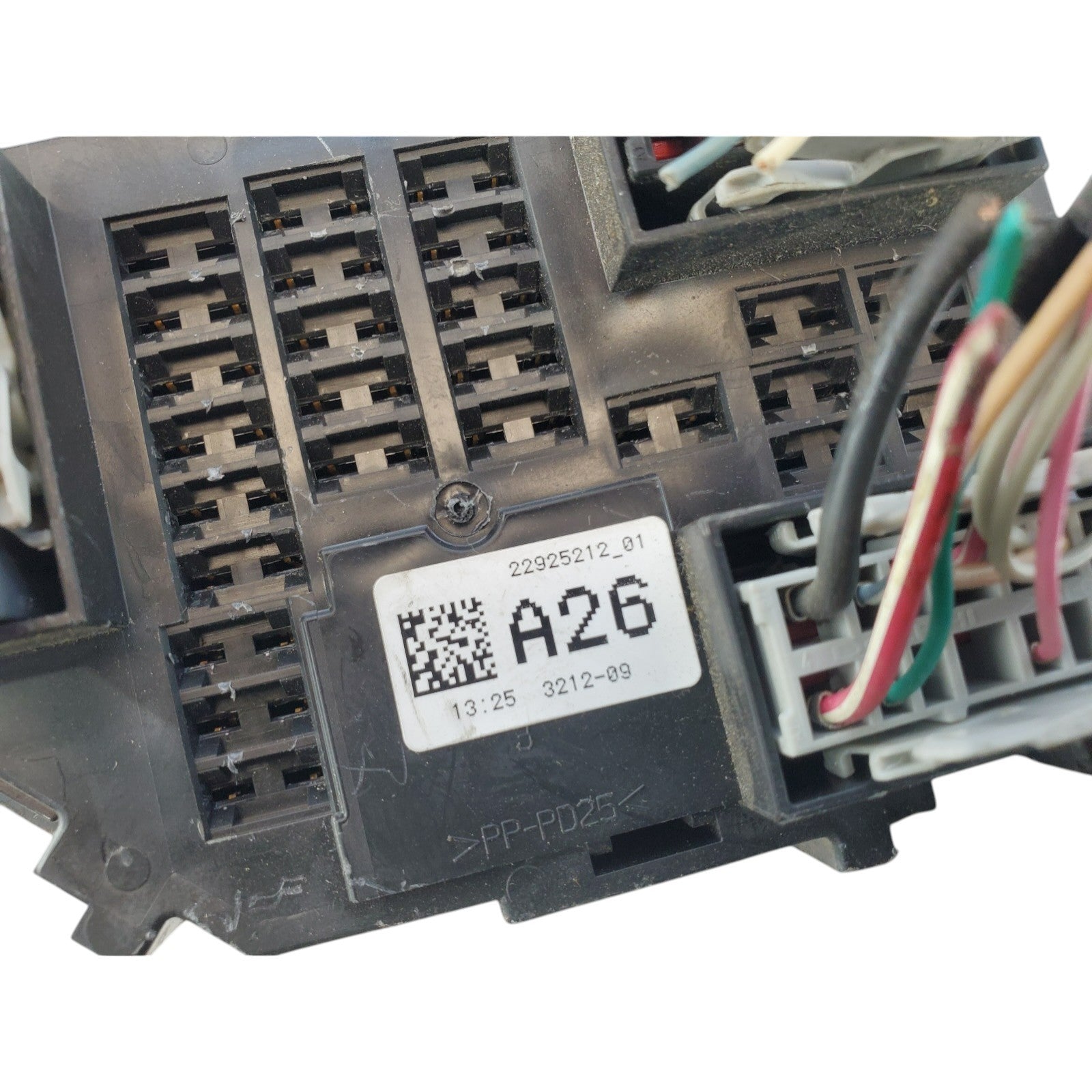 2007-2014 CADILLAC ESCALADE POWER DISTRIBUTION CABIN FUSE RELAY BOX 22925212