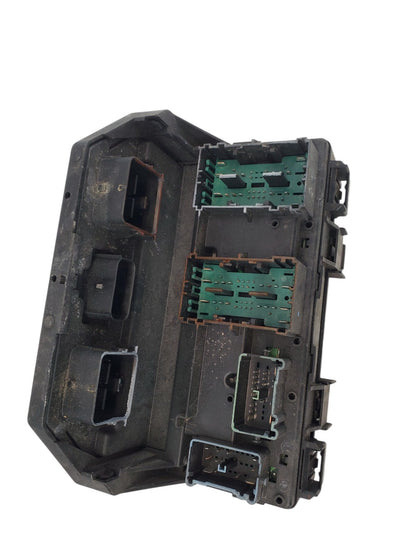 13 Dodge Caravan Town & Country Integrated Power Fusebox Fuse Box 68163904AC