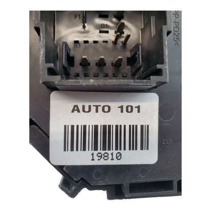 ✅2007 Chevrolet Silverado Cabin Fuse Box 25815390