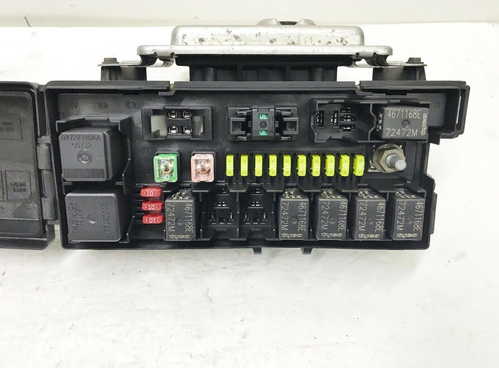 2004-2005 Dodge Durango Fuse Box Relay Unit 56049097AD Module