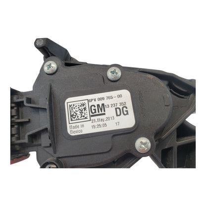 Opel Insignia Sports Tourer 1.8 accelerator pedal gas potentiometer 13237352 6PV