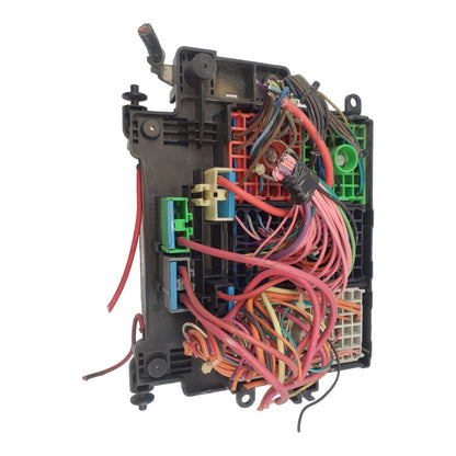 03-06 Chevrolet Silverado 1500 2500 Engine Fuse Box OEM 15201928-02