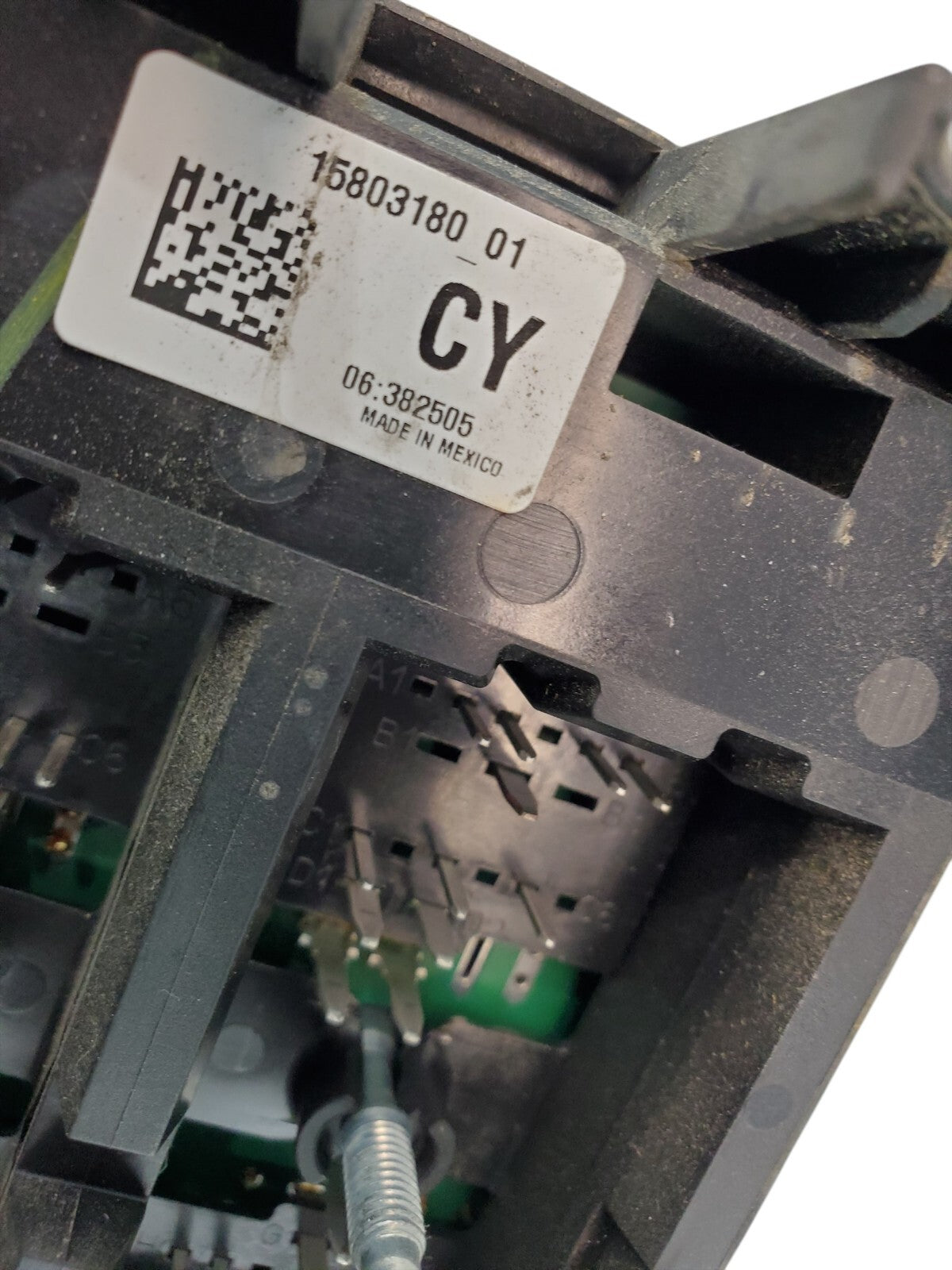 06-13 Chevrolet Impala Fuse Box Junction Module (OEM) 15803180-01