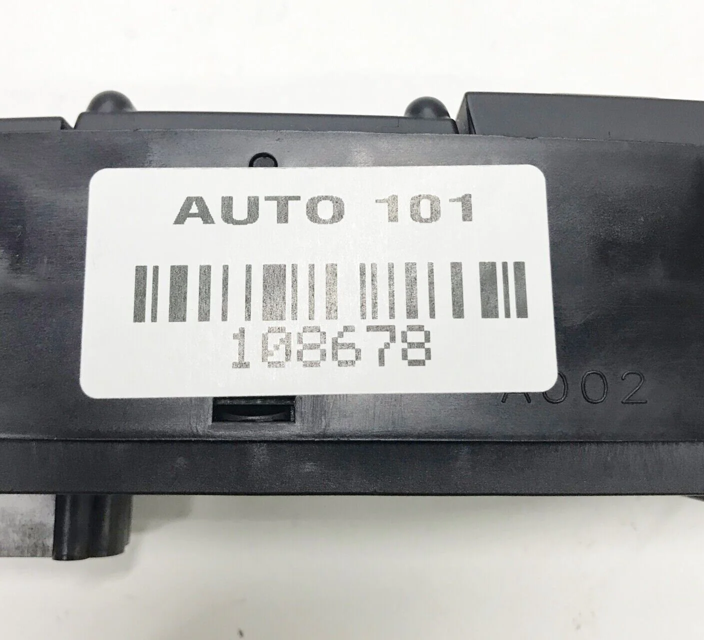 74677464 Hazard switch Chrysler Voya P/N 04685925AA