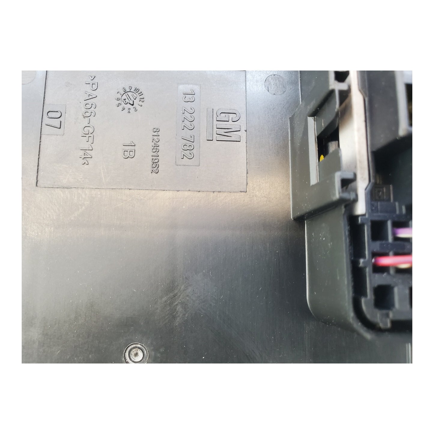 B308 13-14 Chevrolet Cruze 1.8 Engine Front Junction Fuse Box 95942232