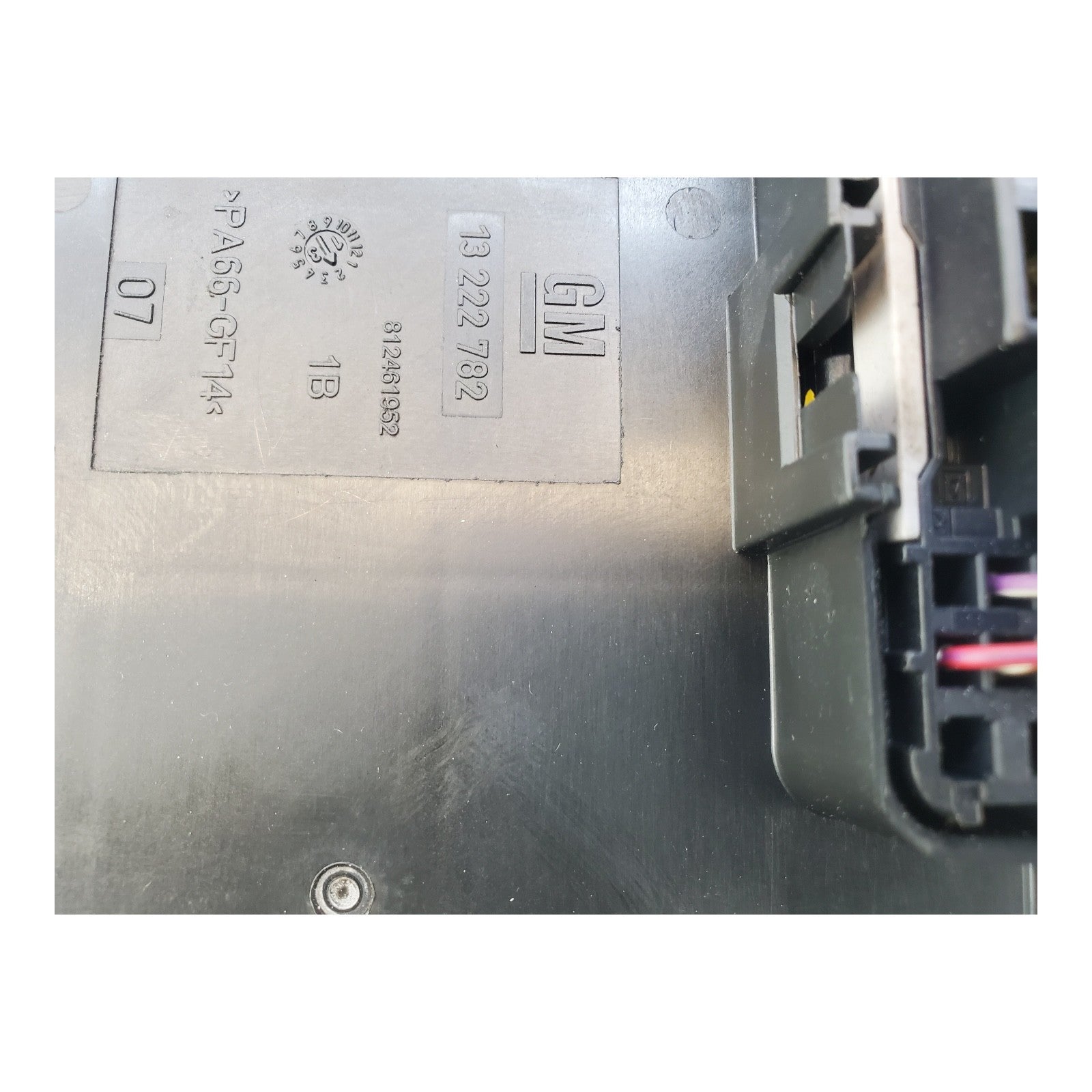 B308 13-14 Chevrolet Cruze 1.8 Engine Front Junction Fuse Box 95942232