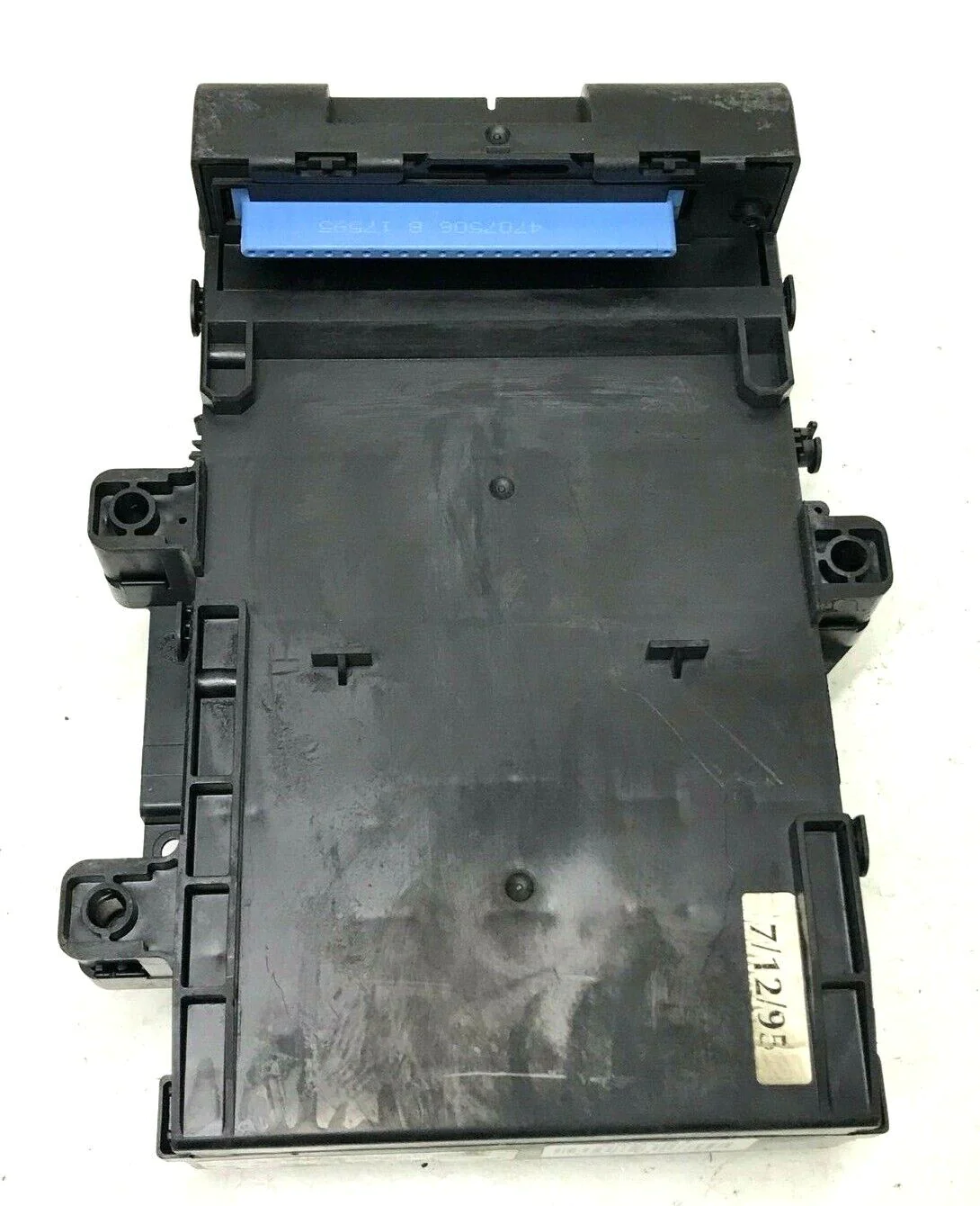 DODGE / CHRYSLER OEM FUSE RELAY JUNCTION BOX 4707590