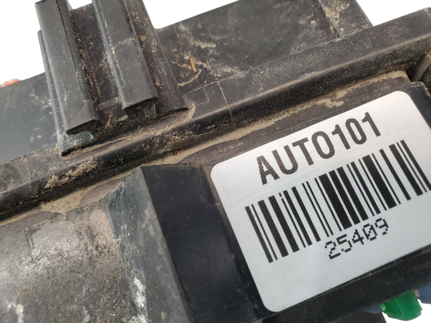 03-06 Chevy Tahoe GMC Yukon Engine Fuse Relay Box Fusebox OEM 15201930