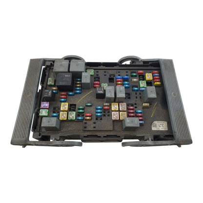 07 - 09 Escalade Tahoe Yukon 6.2L Fuse Box Power Distribution Block 25905681 OEM